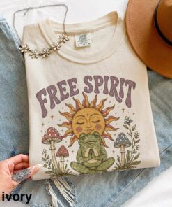 Vintage Free Spirit Frog Graphic Tee, Mushroom Nature Animal Shirt, Boho Mystic Cottagecore Style Top, Frog Gift Tee